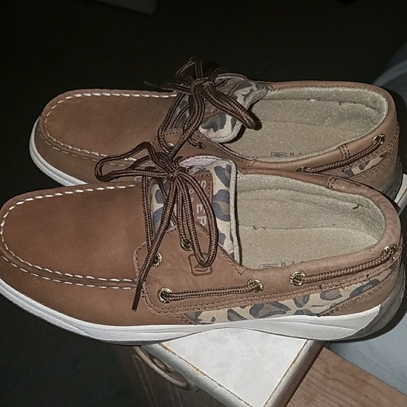 *TODAY ONLY SALES*Sperry Top shoe w/tiger print - Picture 2 of 6